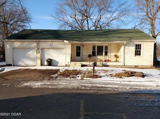 104 E 2nd St, Lamar, MO 64759