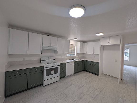 3rd image of 9532 Cedar St #9532