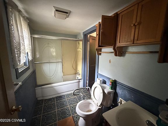 20th image of 385 Spruce Hollow Rd