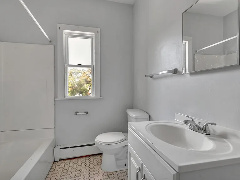 1375 Chapel St — Photo 11