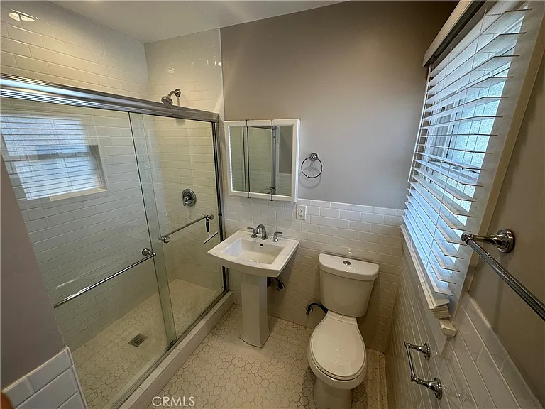 633 W Maple Ave — Photo 27