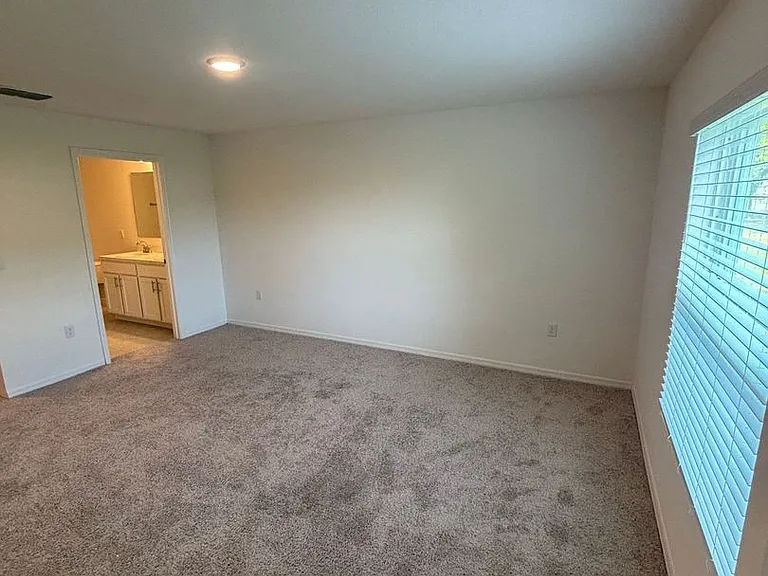 539 Finch Ct — Photo 15