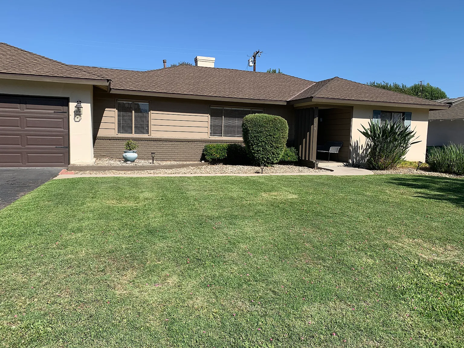 1724 Grace Ave — Photo 2