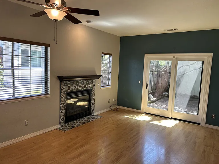 1911 Alpine Ct — Photo 6