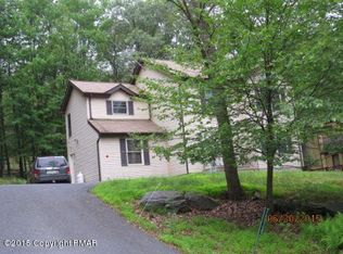 1387 Woodbridge Dr E, Bushkill, PA 18324