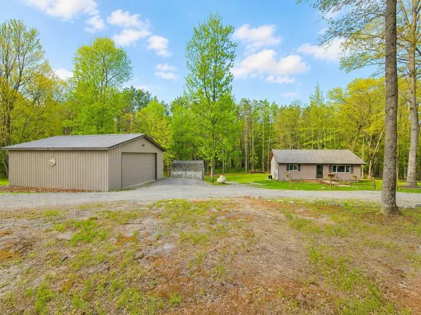 5100 Badger Ct, Farwell, MI 48622