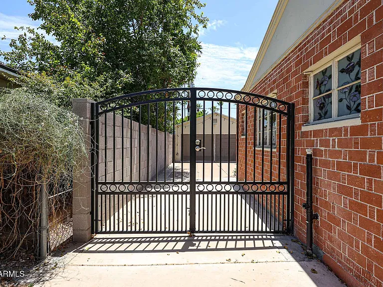 1317 W Holly St — Photo 7