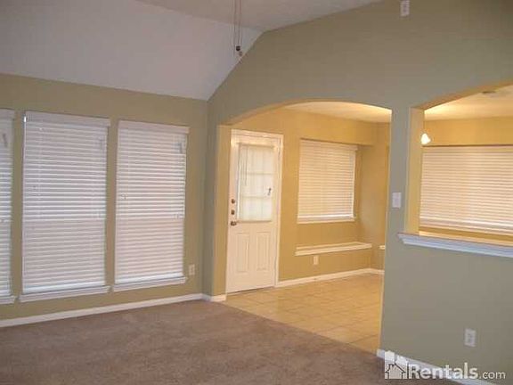 3rd image of 402 Leisure Dr