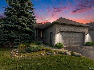 136 Creekwood Cir, Linden, MI