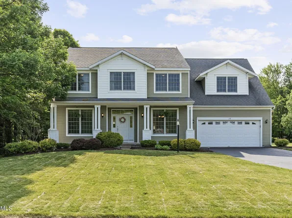 28 Sterling Heights Drive, Clifton Park, NY 12065