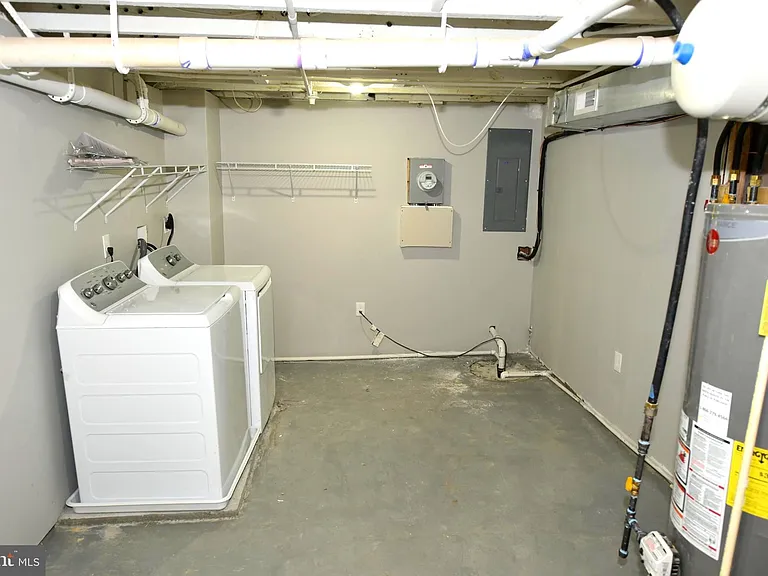 2225 W Baltimore St — Photo 44