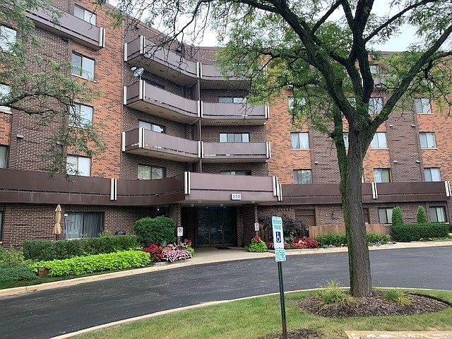 1st image of 850 Wellington Ave Unit 518