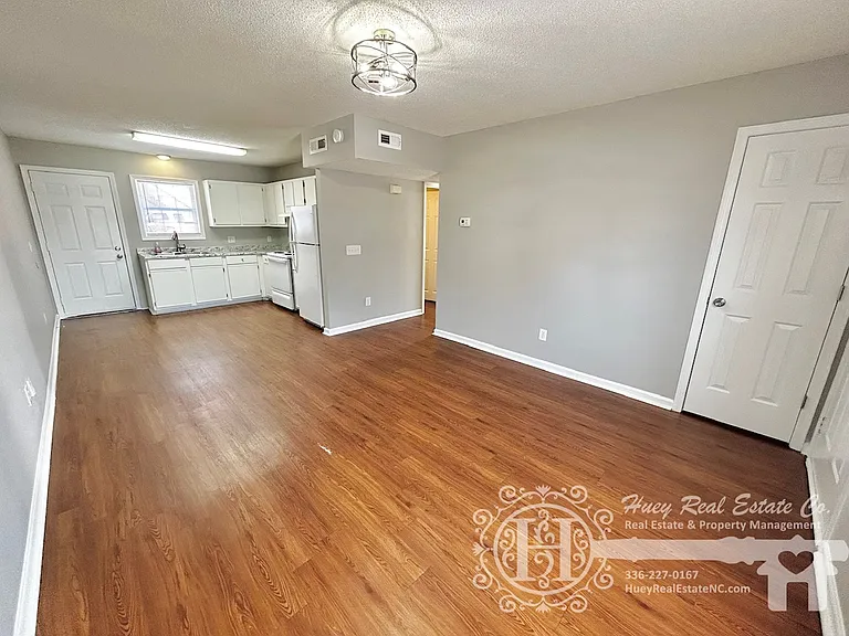 620 E Davis St #A — Photo 3