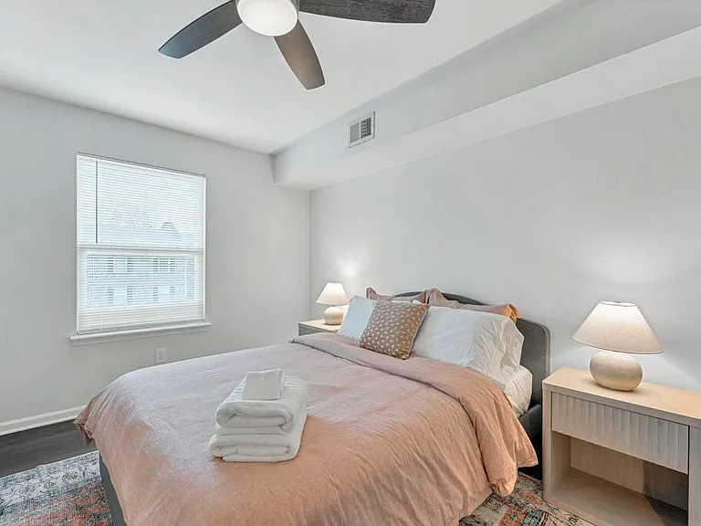1017 Barclay Sq — Photo 1