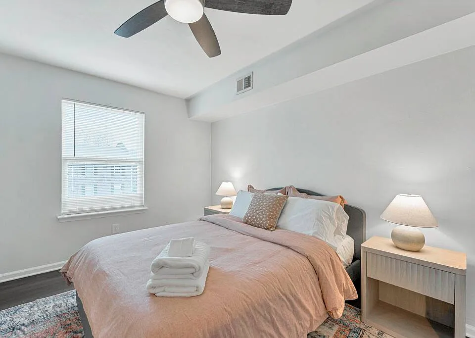 1017 Barclay Sq