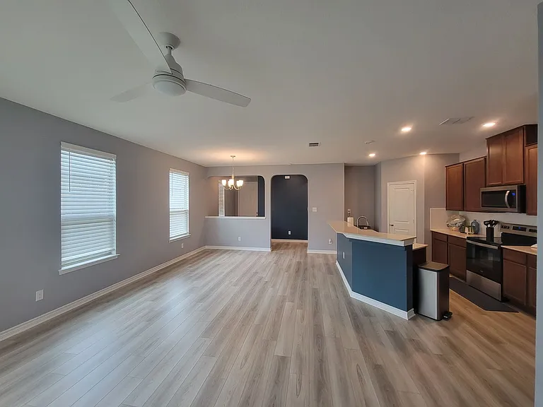 610 Eucharis — Photo 4