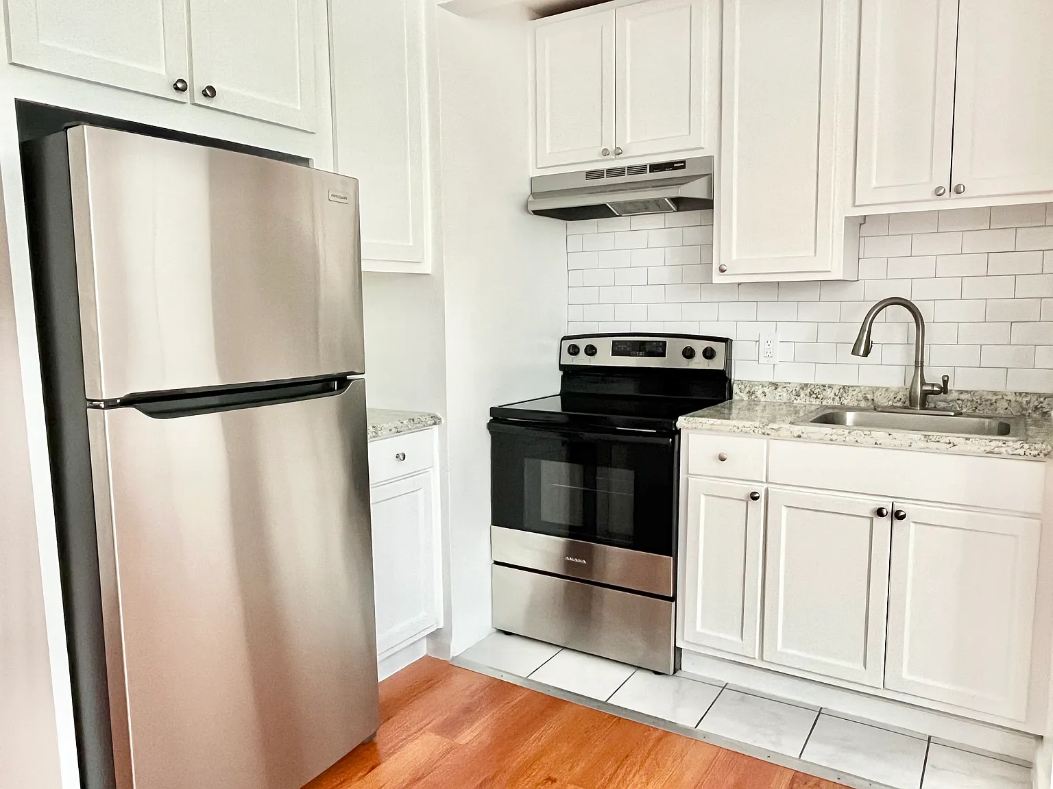7120 Hawthorn Ave — Photo 4