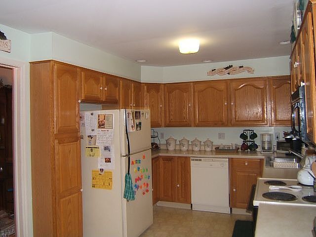 2nd image of 11 Pond Rd