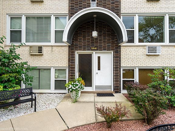 3rd image of 5941 N Odell Ave #4