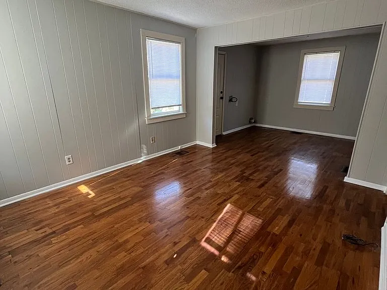 2206 Hillside Ave — Photo 3