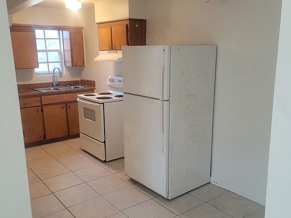 2nd image of 835 1/2 W Gregory St