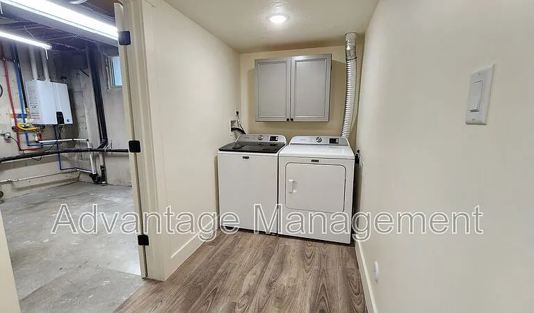167 W Center Earnshaw #B — Photo 16