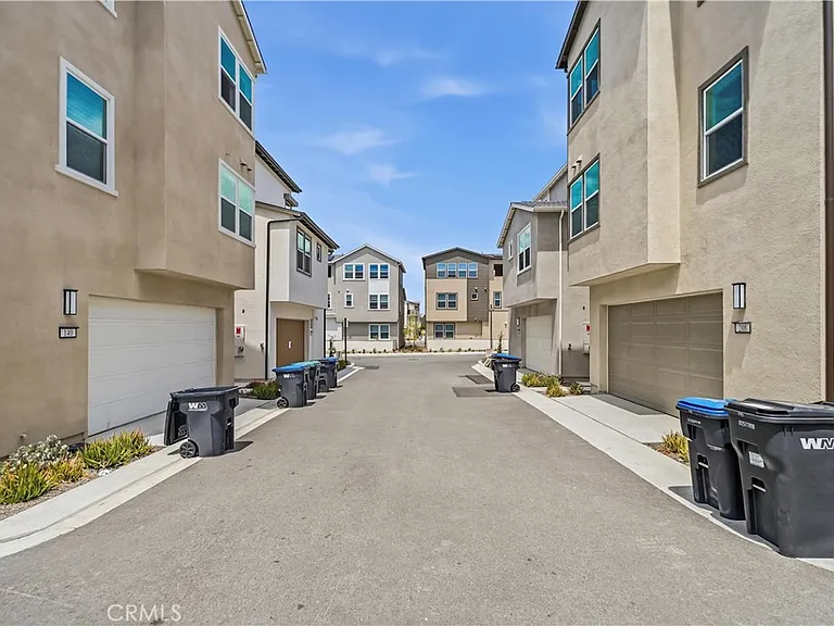 208 Yerba — Photo 45