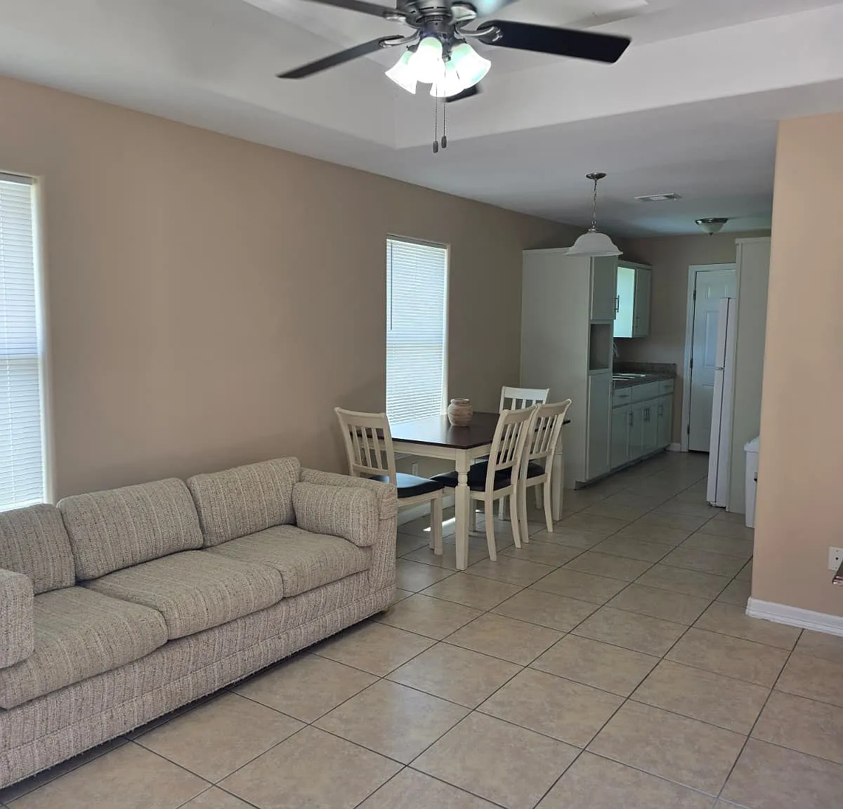 2 bed, 840 sqft, $1,100 — Photo 2