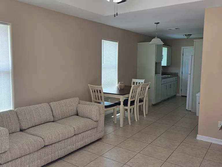 411 Pirul St #4 — Photo 2