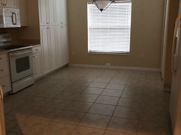 3rd image of 6924 Renshaw Dr