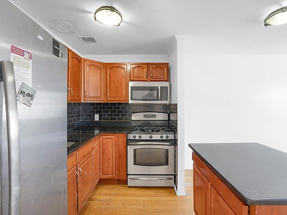 4th image of 306 Taylor Ave Floor 1