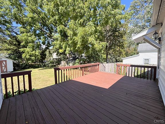 5th image of 228 Armstrong Pl