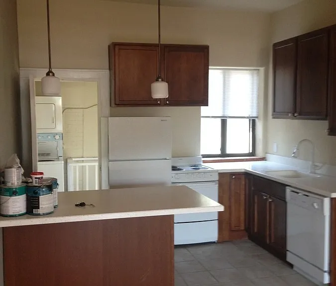 1529 W 34th Ave — Photo 2
