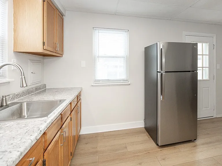 26351 Farringdon Ave — Photo 5