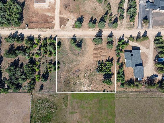 3rd image of 14 N Corral Flat Rd