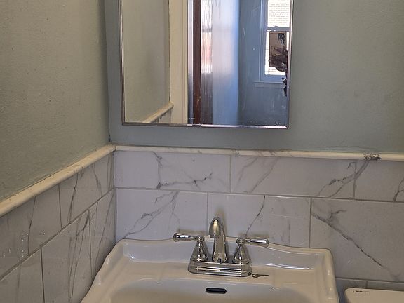 5th image of 1021 E 85th St Floor 2