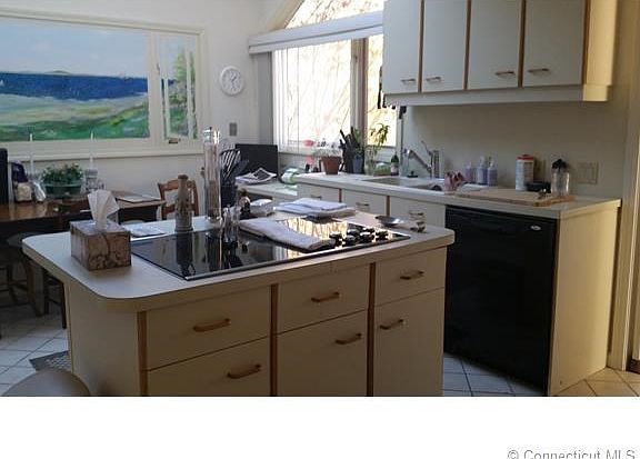 4th image of 14 Brandon Ln #30