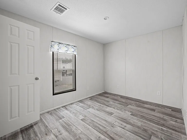 25 Fernwood Dr — Photo 2