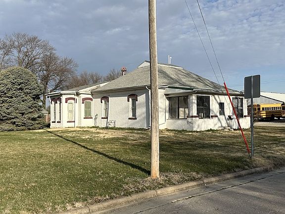 2nd image of 311 Brooks St