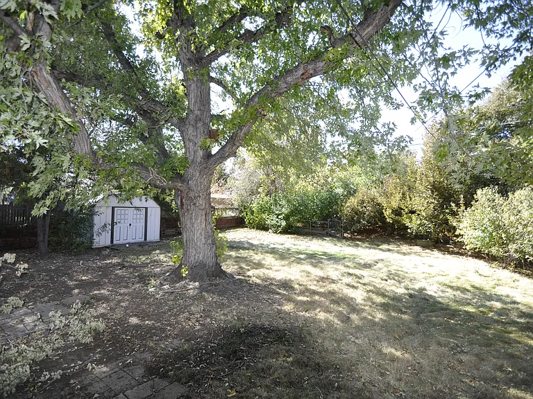 3391 S Holly St — Photo 3