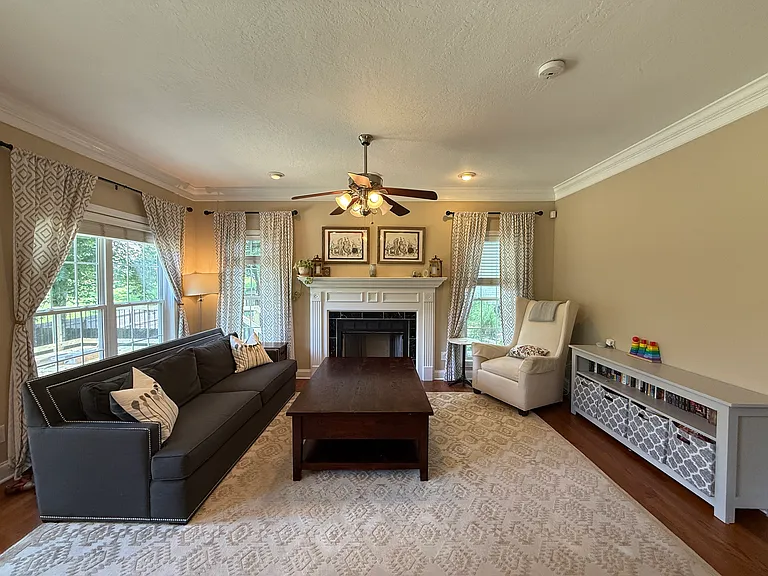 1108 Winterberry Ln — Photo 12