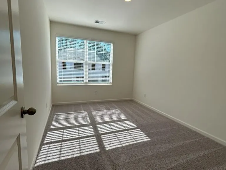 204 Trumpet Vine Dr — Photo 7