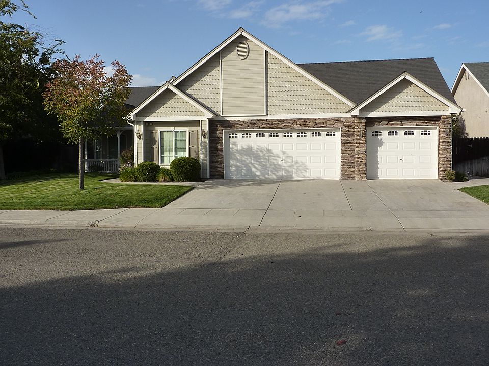 view of the front of the home