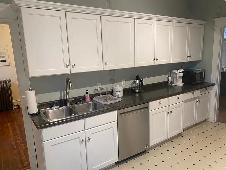 2067 Dayton Ave — Photo 4