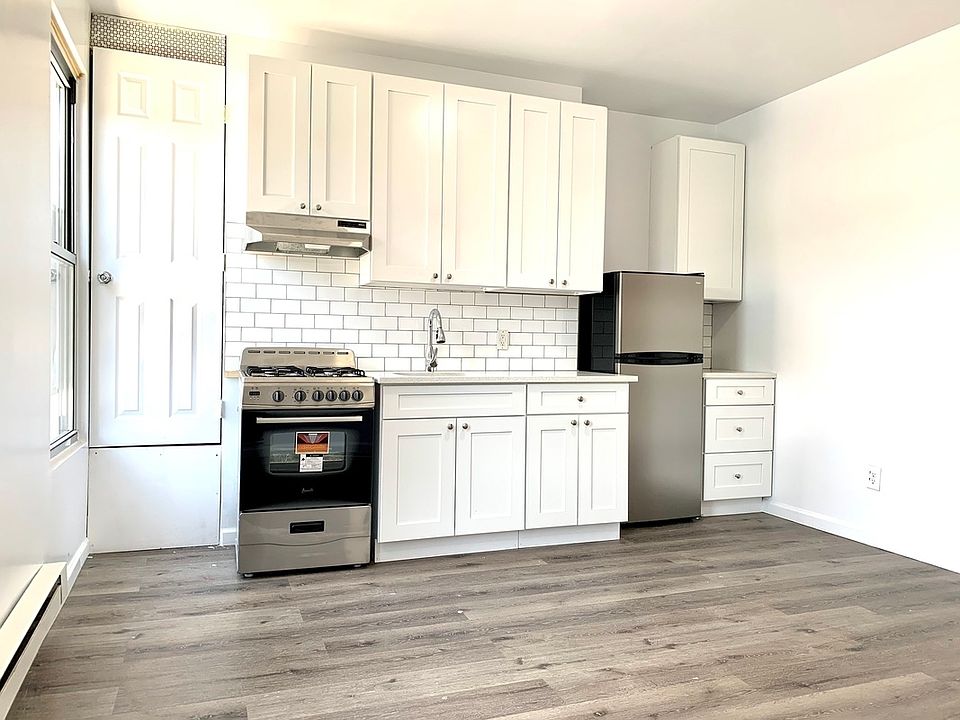 1st image of 214 Bedford Ave