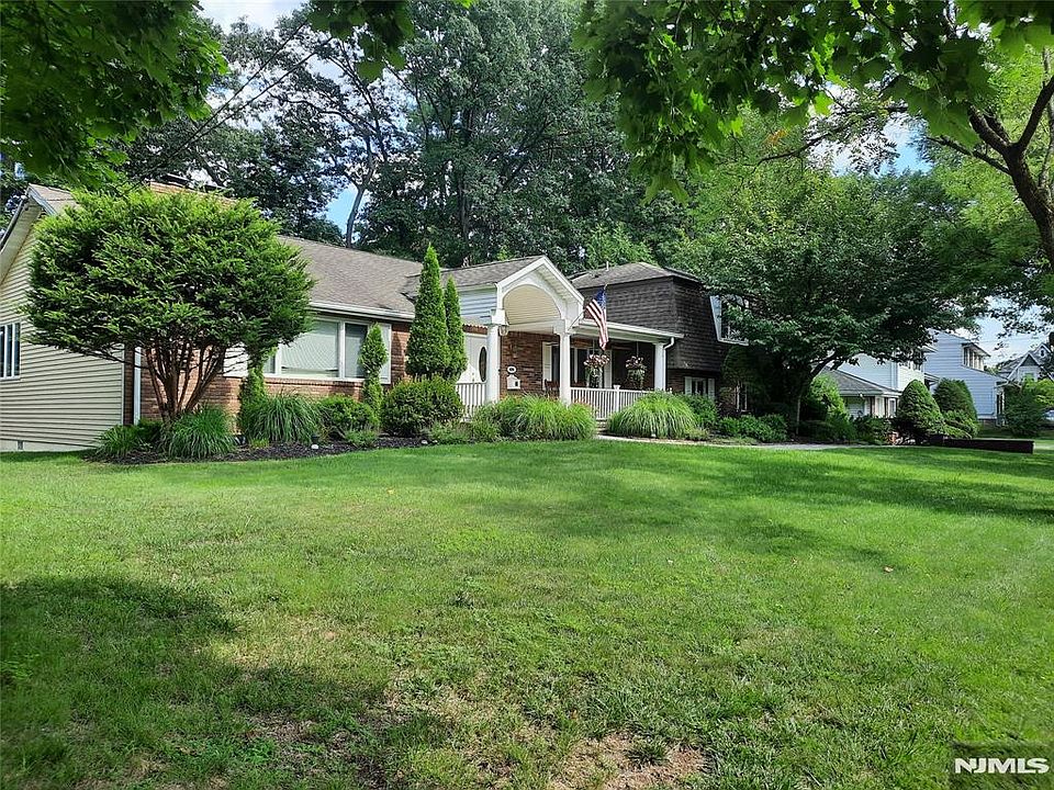 1st image of 426 Lakeview Dr