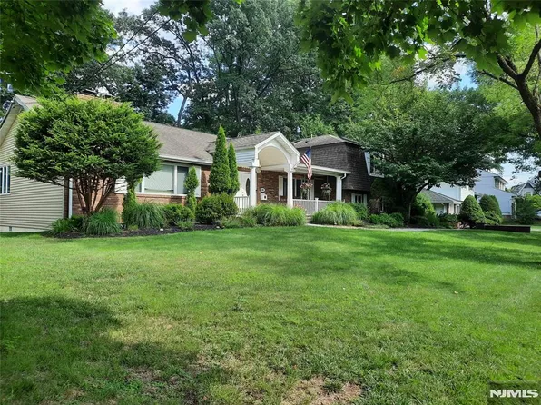 426 Lakeview Dr, Oradell, NJ 07649