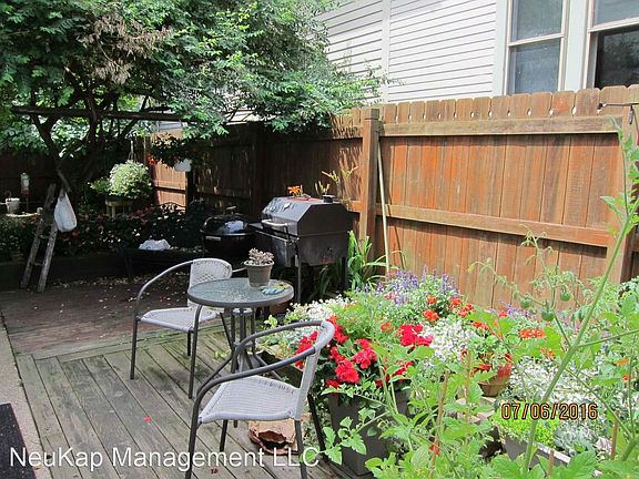 3rd image of 912A E Wright St #A