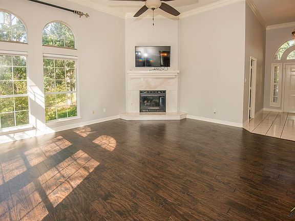 5th image of 3111 Lake Vista Cir