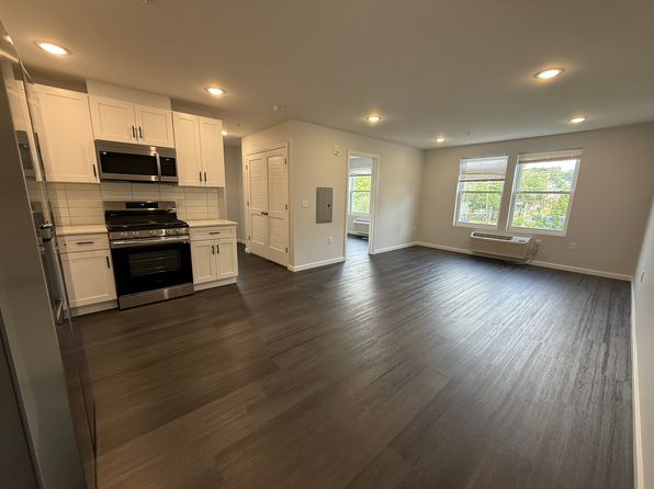 207 Redwood Ave #301